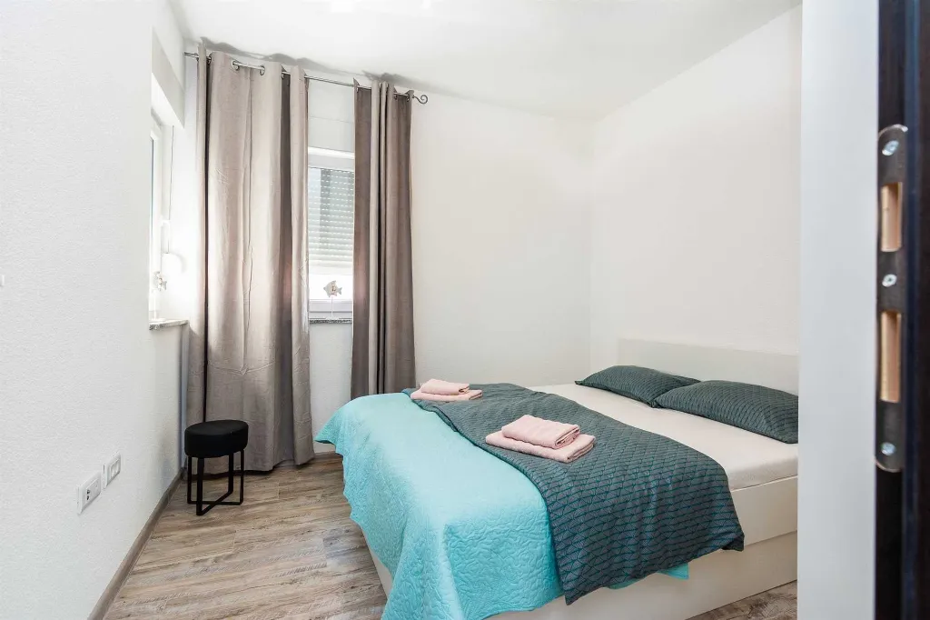 2-Bedroom Apartment in Vir for up to 6