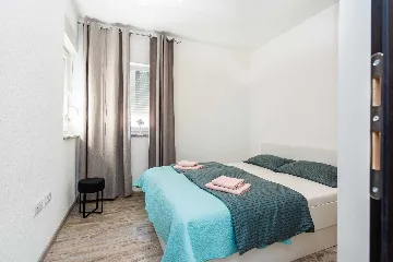 2-Bedroom Apartment in Vir for up to 6