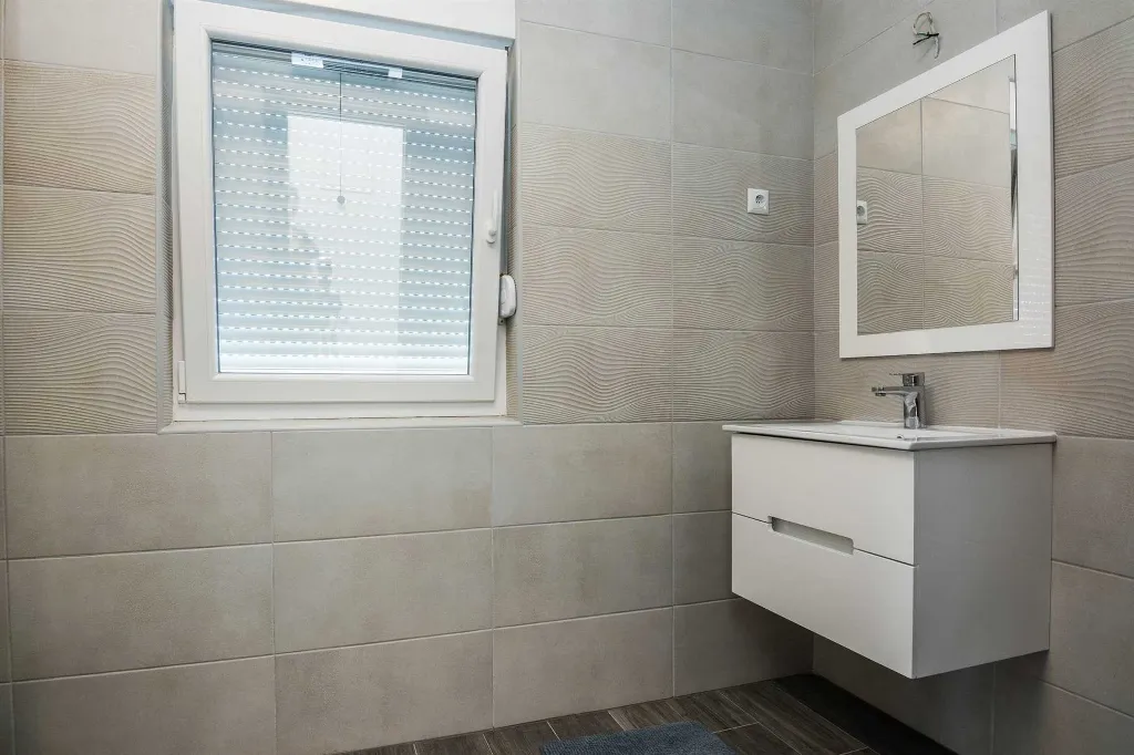 2-Bedroom Apartment in Vir for up to 6