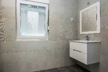 2-Bedroom Apartment in Vir for up to 6