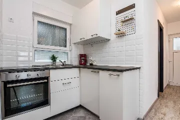 2-Bedroom Apartment in Vir for up to 6