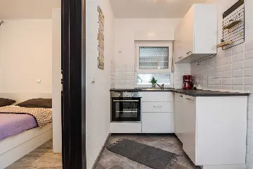 2-Bedroom Apartment in Vir for up to 6