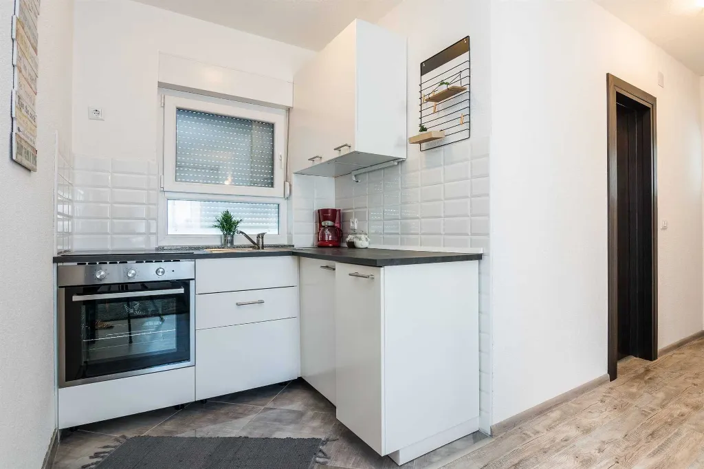 2-Bedroom Apartment in Vir for up to 6