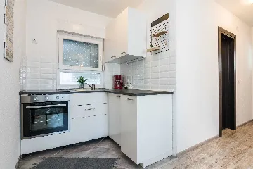 2-Bedroom Apartment in Vir for up to 6