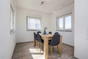 2-Bedroom Apartment in Vir for up to 6