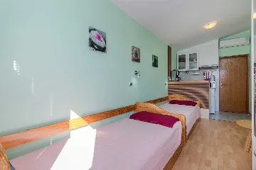 1-Bedroom Apartment in Vir for 2 Guests