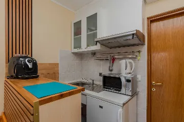 Studio Apartment for 2 in Vir, 250m to Beach