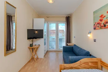 Studio Apartment for 2 in Vir, 250m to Beach