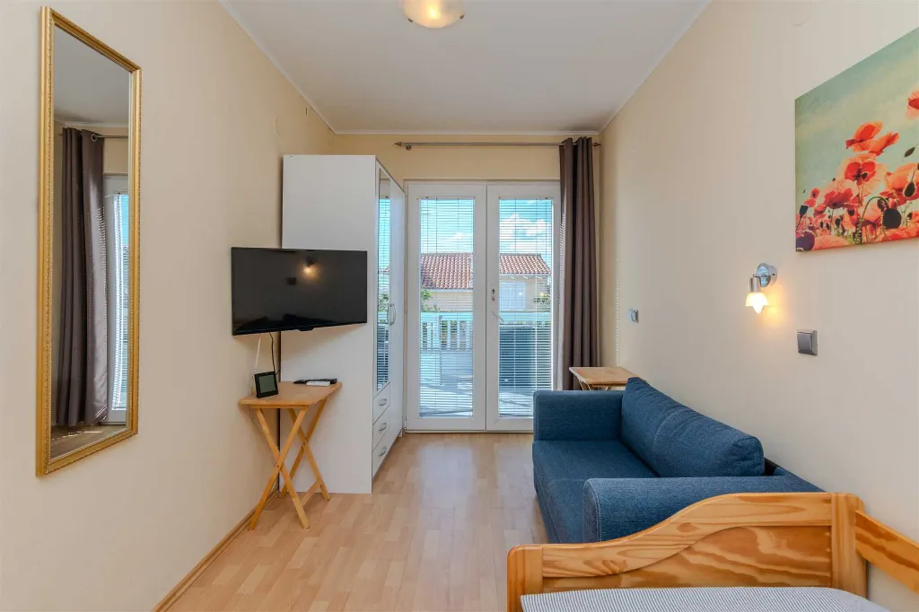 Studio Apartment for 2 in Vir, 250m to Beach