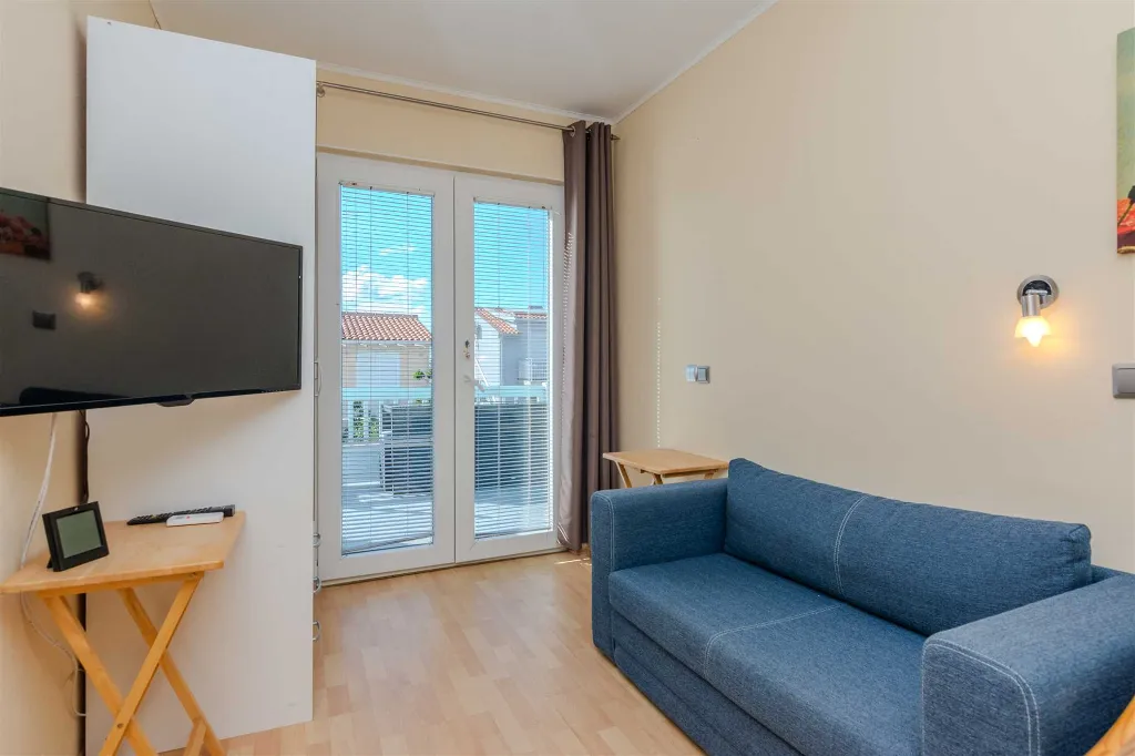 Studio Apartment for 2 in Vir, 250m to Beach