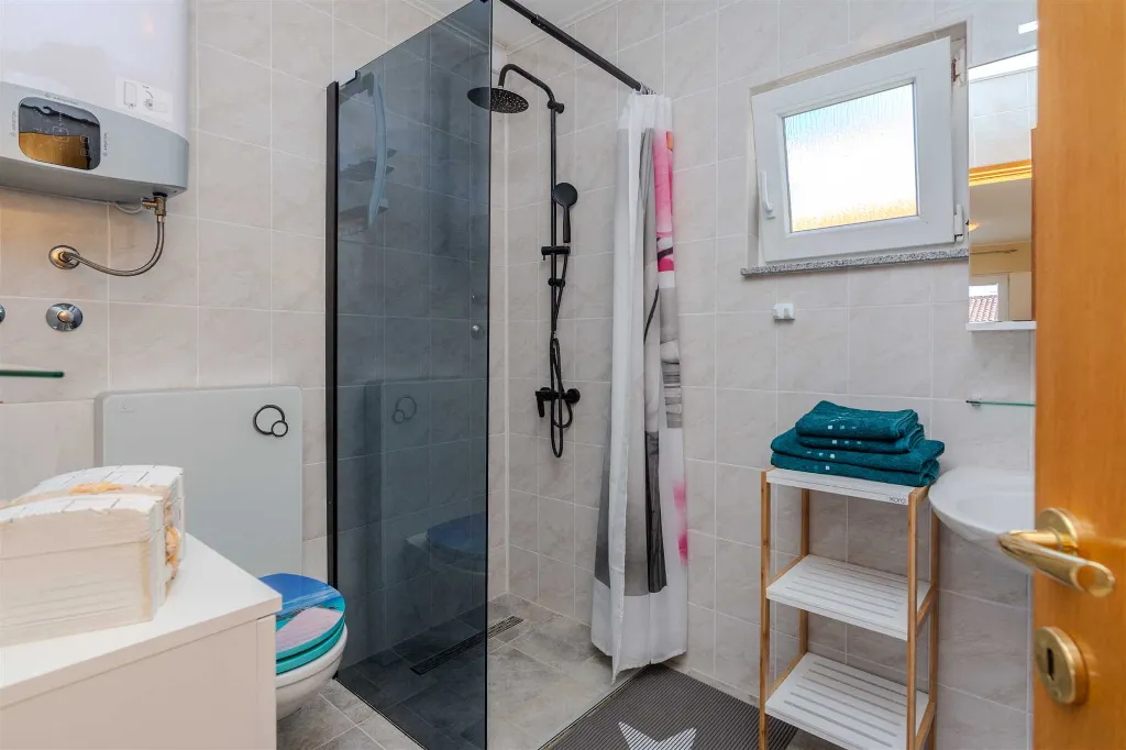 Studio Apartment for 2 in Vir, 250m to Beach