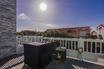 Studio Apartment for 2 in Vir, 250m to Beach