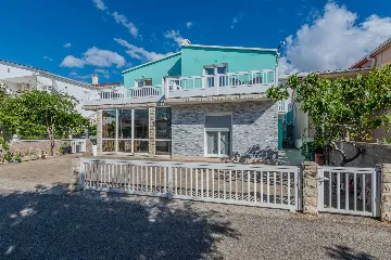 Studio Apartment for 2 in Vir, 250m to Beach