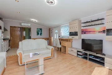 Apartment in Vir near Pebble Beach with Balcony