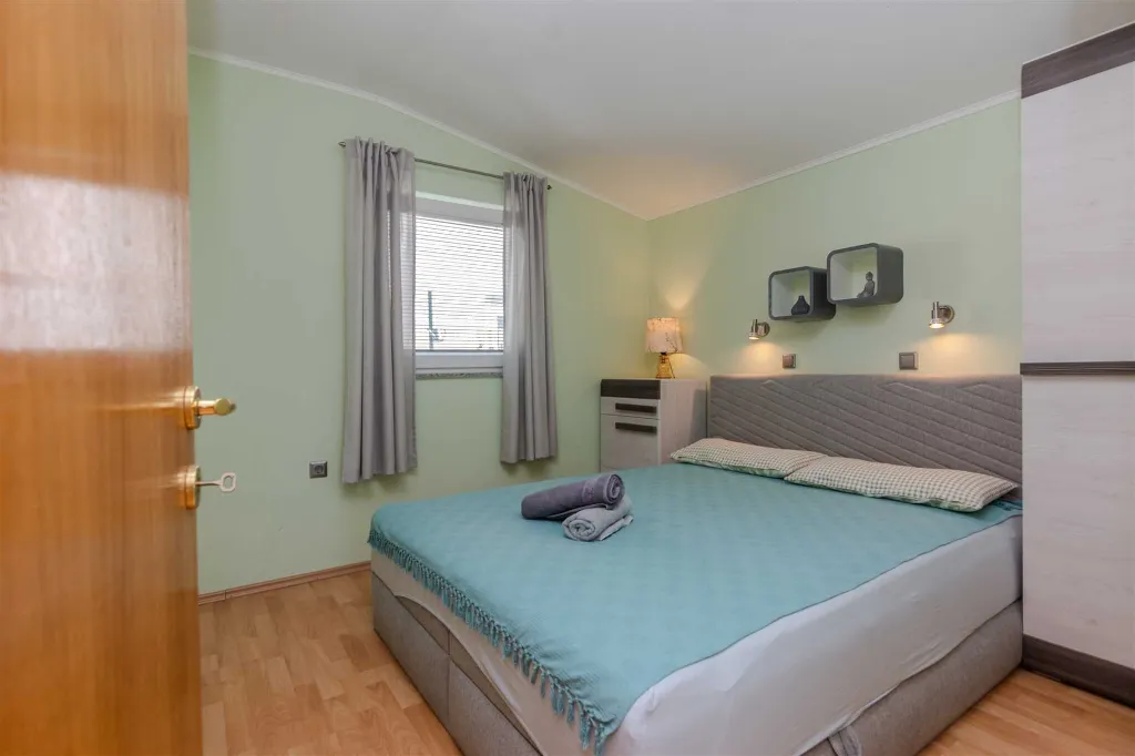 Apartment in Vir near Pebble Beach with Balcony