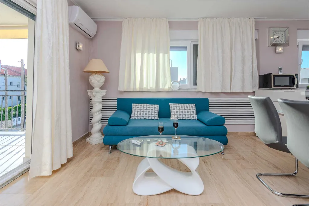 4-Star Apartment in Vir for 4–6 Guests