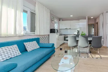 4-Star Apartment in Vir for 4–6 Guests