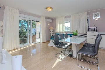 4-Star Apartment in Vir for 4–6 Guests