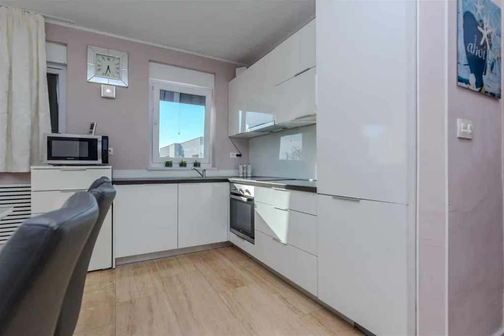 4-Star Apartment in Vir for 4–6 Guests