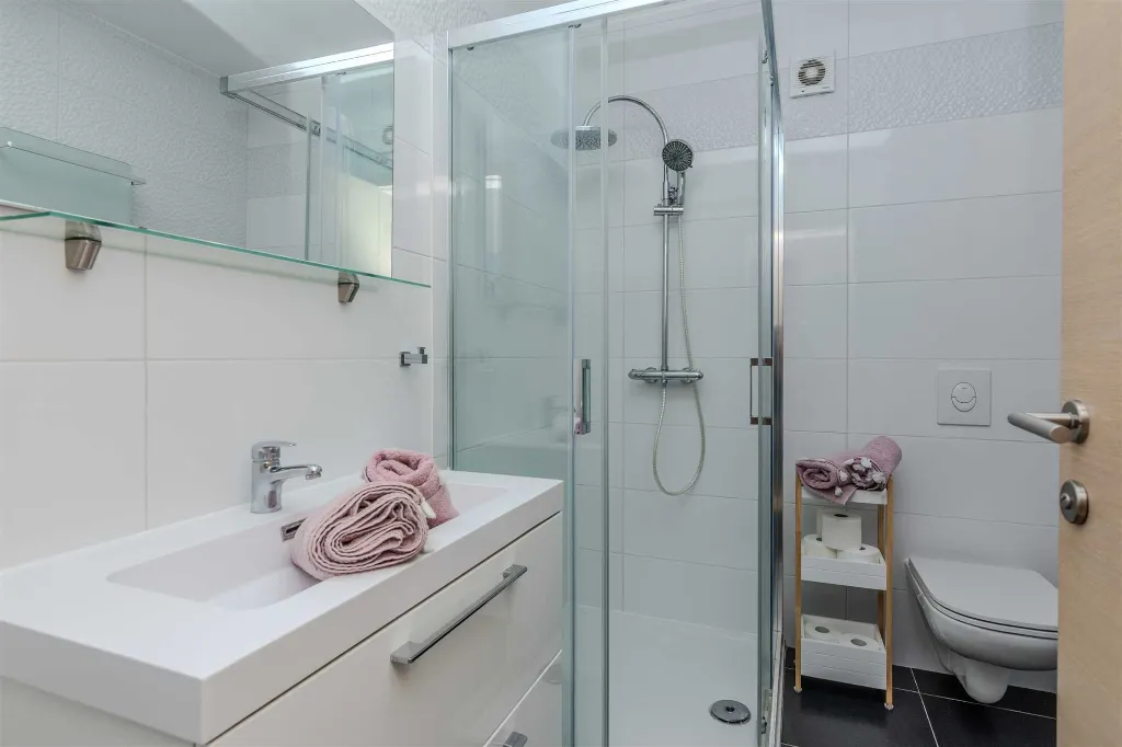 4-Star Apartment in Vir for 4–6 Guests