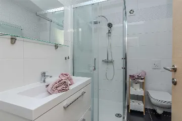 4-Star Apartment in Vir for 4–6 Guests