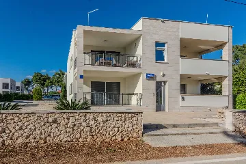 4-Star Apartment in Vir for 4–6 Guests