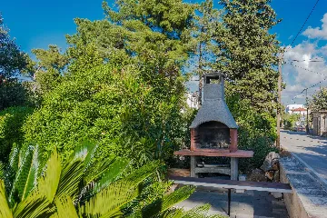 4-Star Apartment in Vir for 4–6 Guests