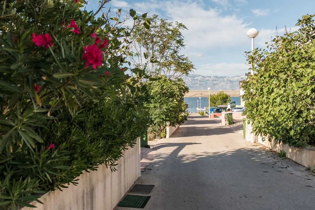 2-Bedroom Apartment in Vir for Up to 4
