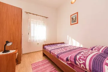 2-Bedroom Apartment in Vir for Up to 4