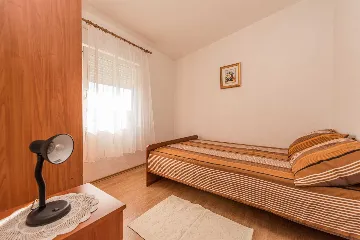 2-Bedroom Apartment in Vir for Up to 4