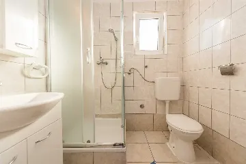 2-Bedroom Apartment in Vir for Up to 4