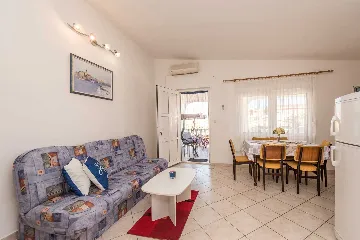 2-Bedroom Apartment in Vir for Up to 4