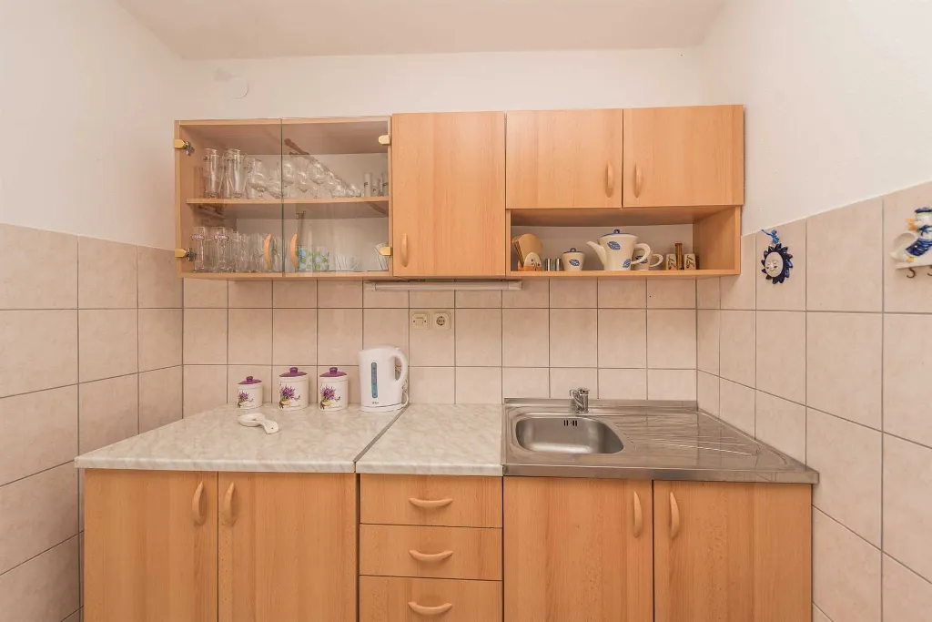 2-Bedroom Apartment in Vir for Up to 4