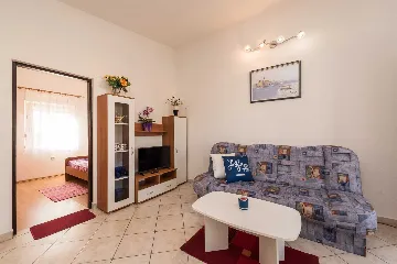 2-Bedroom Apartment in Vir for Up to 4