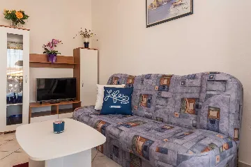 2-Bedroom Apartment in Vir for Up to 4