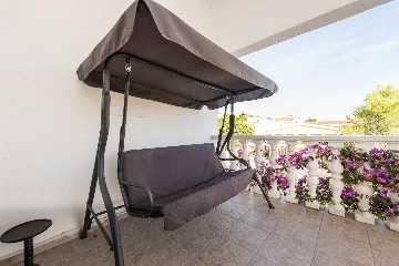 2-Bedroom Apartment in Vir for Up to 4