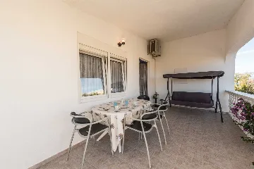 2-Bedroom Apartment in Vir for Up to 4