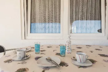 2-Bedroom Apartment in Vir for Up to 4