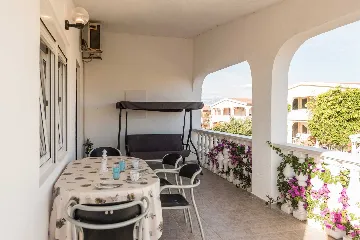 2-Bedroom Apartment in Vir for Up to 4