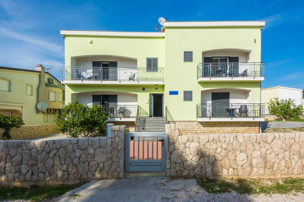 Apartment with Sea View for 2-3 Guests in Vir