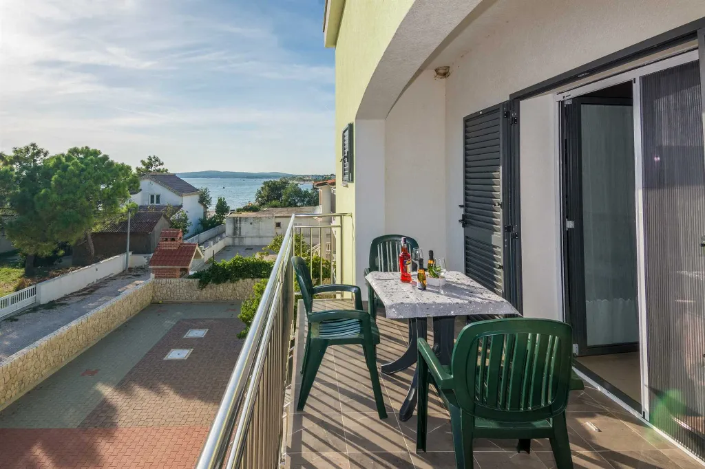 Apartment with Sea View for 2-3 Guests in Vir