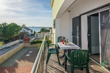 Apartment with Sea View for 2-3 Guests in Vir