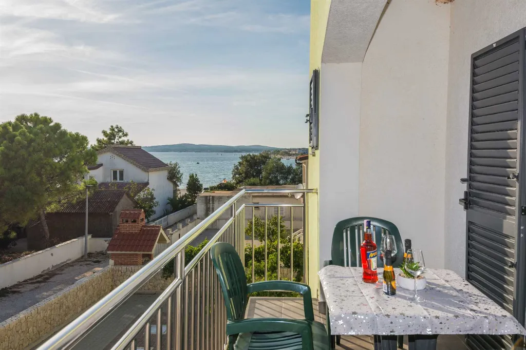 Apartment with Sea View for 2-3 Guests in Vir