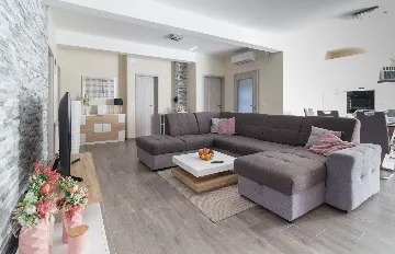 Privlaka 3-Bedroom Villa with Private Heated Pool