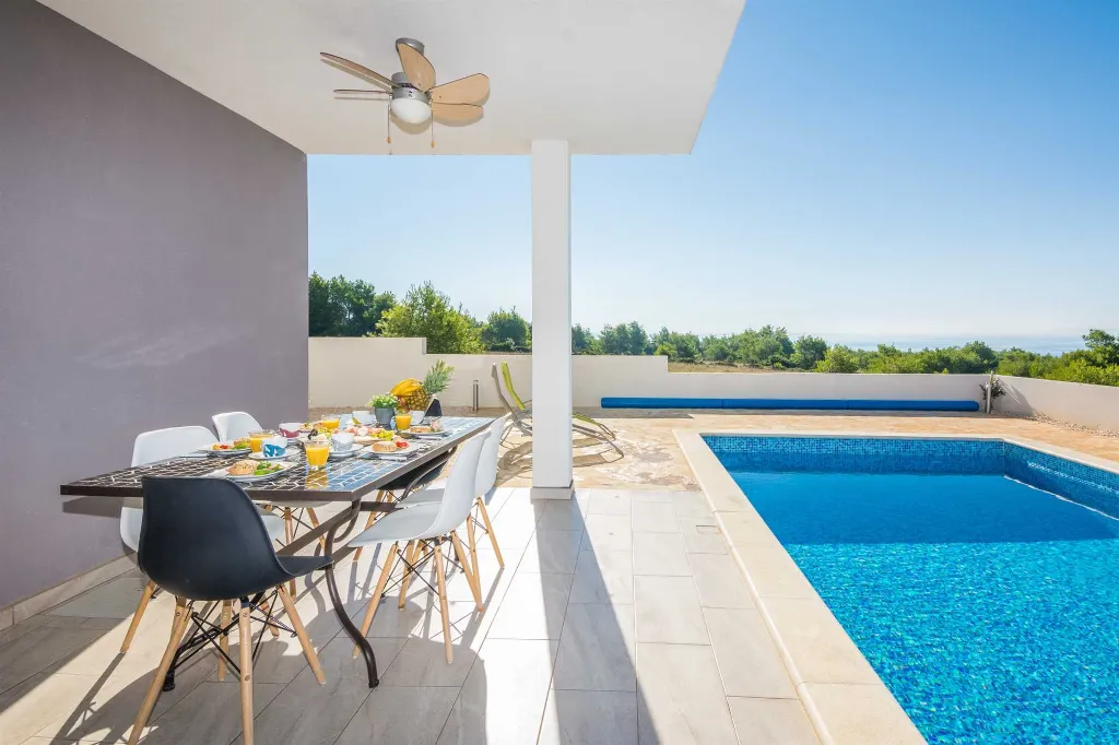 Villa with Sea View and Pool in Vir
