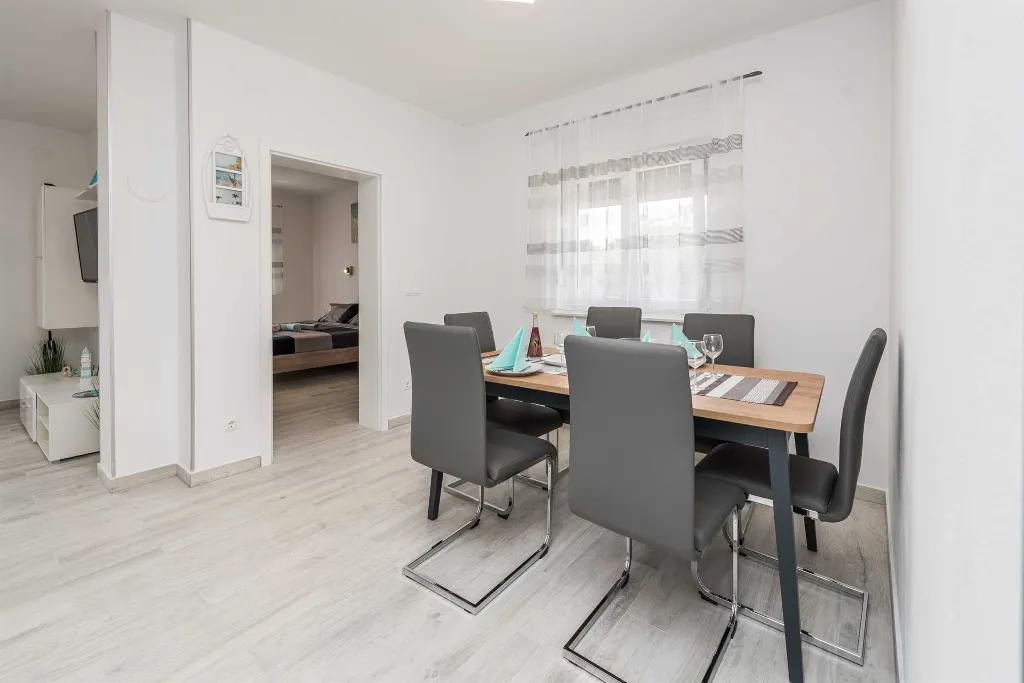 Apartment in Vir with Partial Sea View (6 guests)