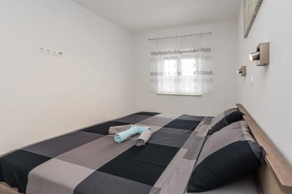 Apartment in Vir with Partial Sea View (6 guests)