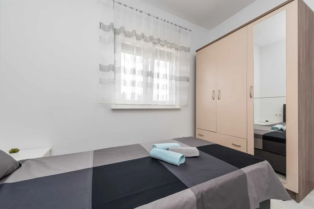Apartment in Vir with Partial Sea View (6 guests)