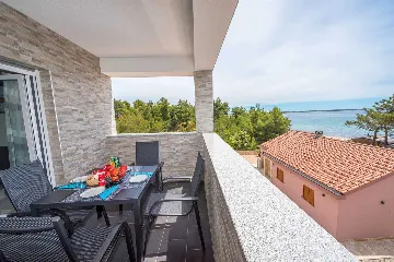 Apartment in Vir with Partial Sea View (6 guests)