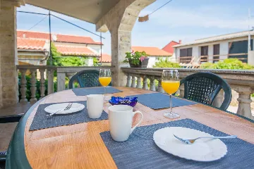 Vir Apartment with Balcony for 3–5 Guests